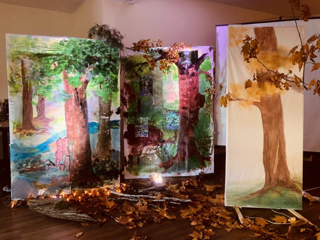 Ein Gemeinschaftsbild entsteht zum Thema Wald &ndash; Friedrich Küter Pflegewohnpark in Berlin