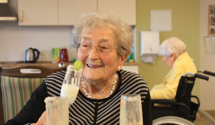 29. September 2016 Herbstfest mit Zwiebelkuchen und Federweißer - 1 29. September 2016 Herbstfest mit Zwiebelkuchen und Federweißer – Friedrich Küter Pflegewohnpark in Berlin